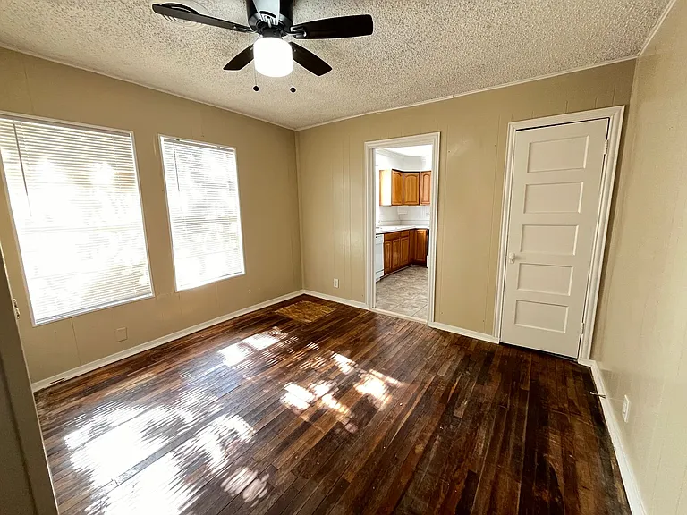 800 Audra Ln — Photo 27