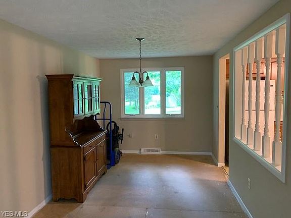 3rd image of 7806 Hoover Ct