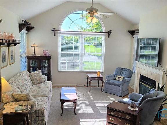 2nd image of 41 Foxgate Cir W