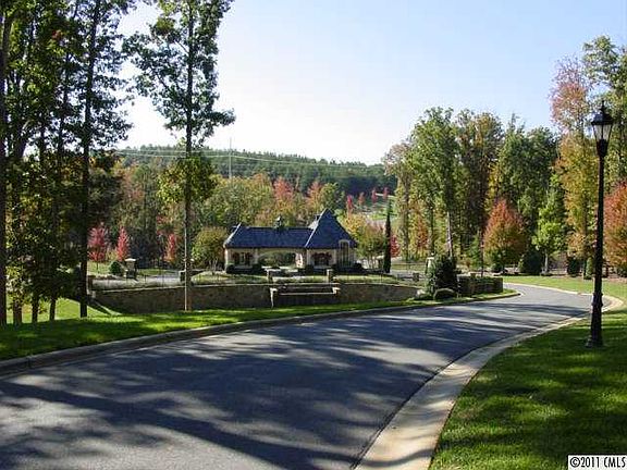 4th image of 2057 Beauhaven Ln #L