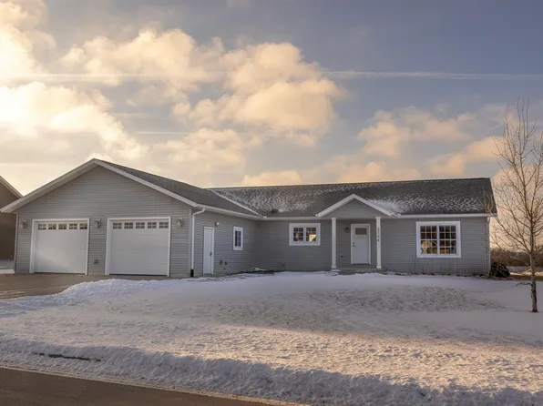 2398 Red Oak Rd, Decorah, IA 52101