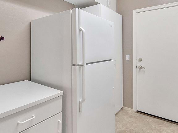 3rd image of 2550 E Buena Vista Pl