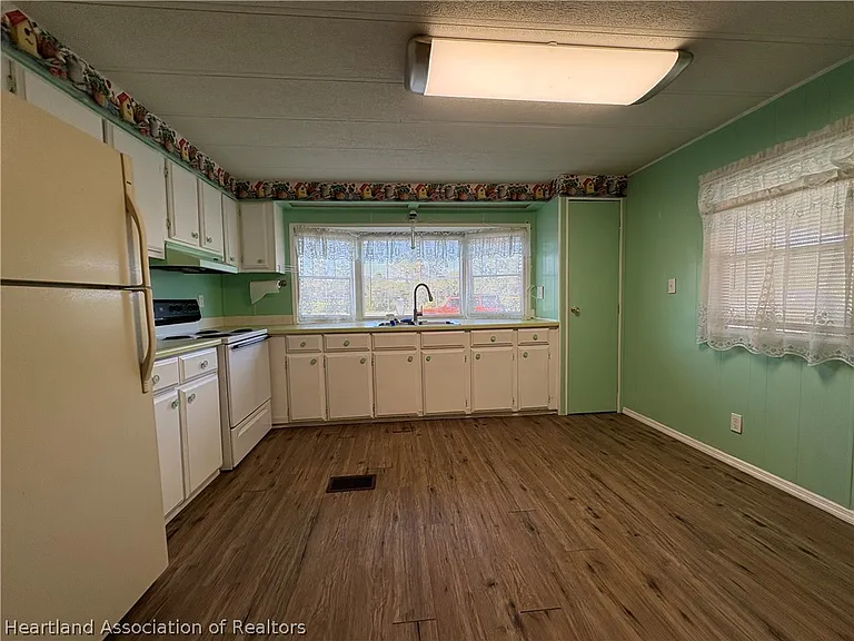3510 Fairmount Dr — Photo 5