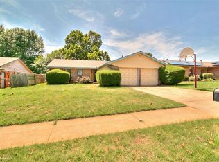 1013 S Morgan Dr, Moore, OK 73160