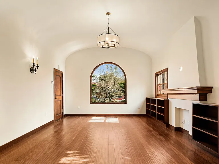 637 N Alta Vista Blvd — Photo 2