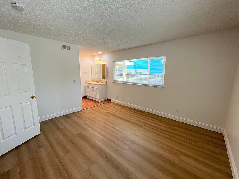 6313 Malory Dr — Photo 10