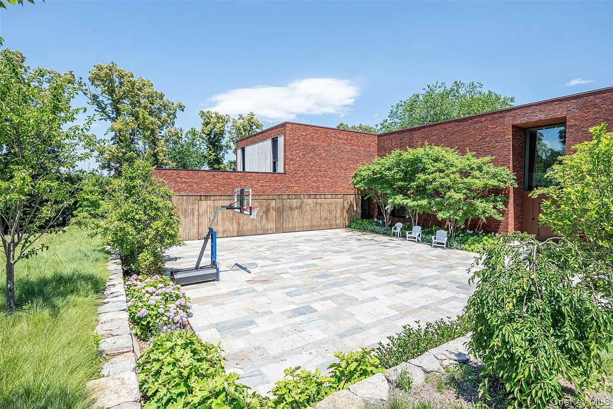 8 bed, 10.0 bath, 12000 sqft, $100,000 — Photo 4