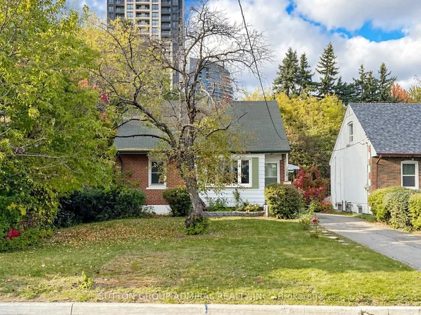 10 Highland Park Blvd, Markham, ON L3T 1B1