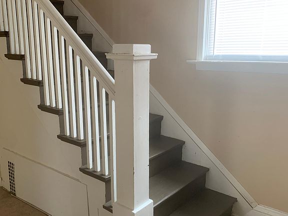 Entry/stairs