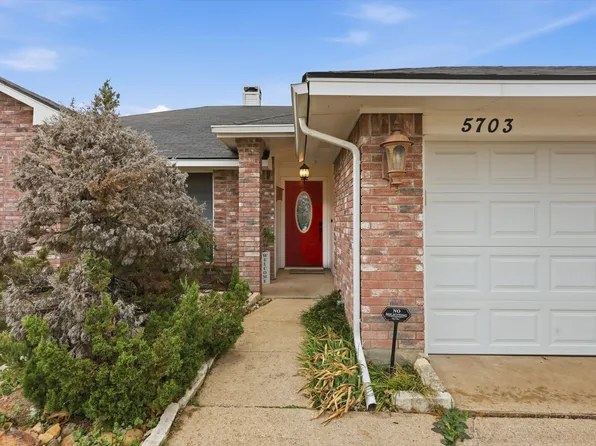 5703 Prescott Dr, Arlington, TX 76018