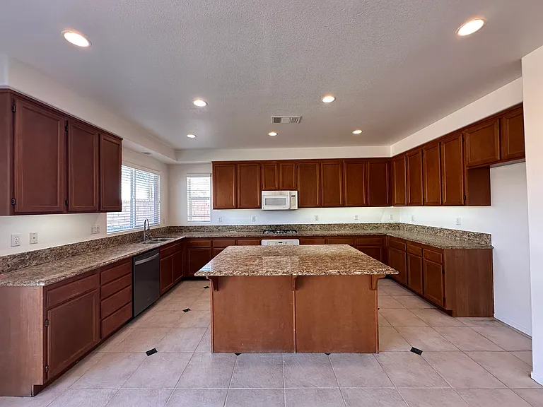 23424 Caliente Springs Ave — Photo 8