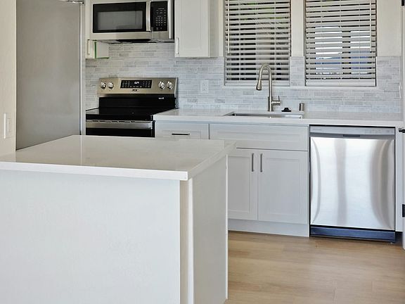 4th image of 36 Harbor Oak Dr #12