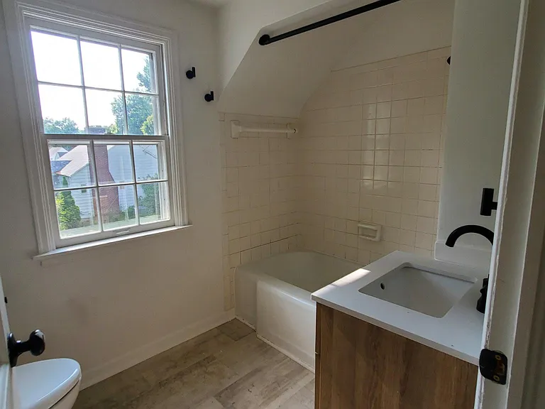2722 Thompson Ave — Photo 14
