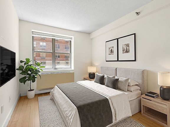 5th image of 516 W 47th St APT N2h