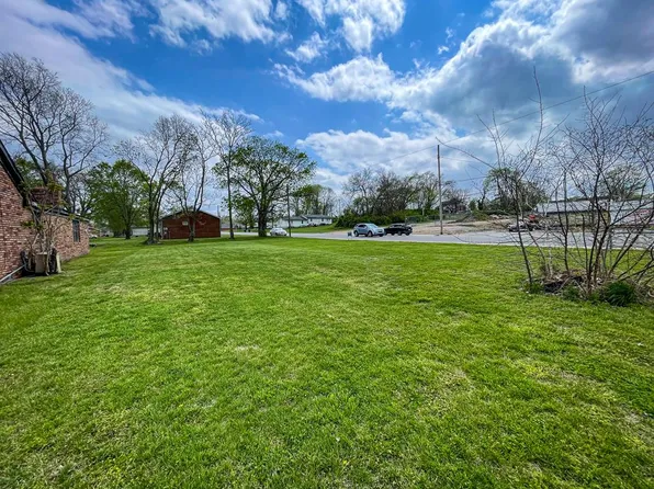 606 E 4th St, Hopkinsville, KY 42240