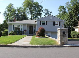12 Rumbrook Rd, Elmsford, NY 10523
