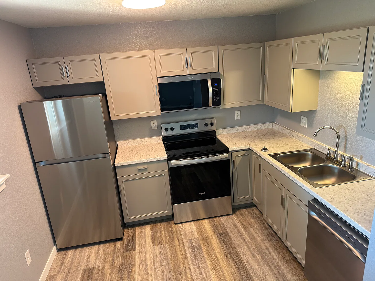 2 bed, $1,400 — Photo 4