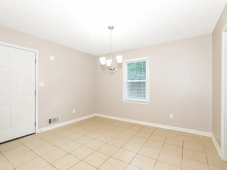 3872 Cloudland Dr — Photo 6
