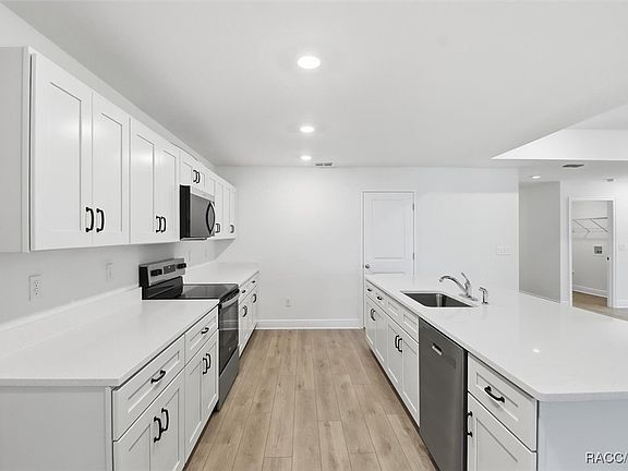3rd image of 6382 N Varsity Ave