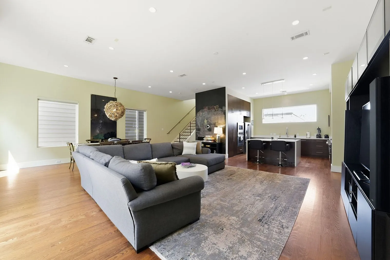 2 bed, 2.5 bath, 2594 sqft, $4,299 — Photo 1