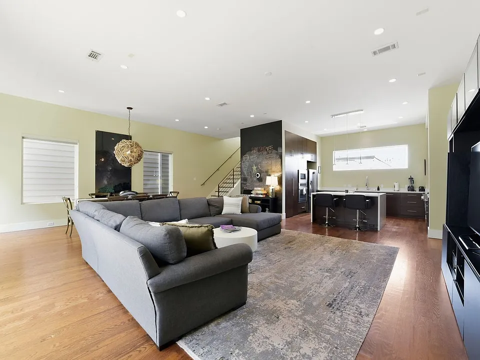 1512B Yale St #4-ID1633784P