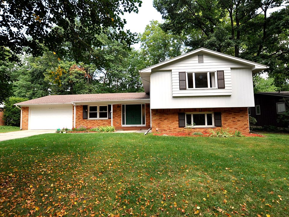 Spacious, recently updated family home is ready for rent. Ne