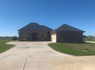 202 Le Belle Maison Dr, Raceland, LA 70394