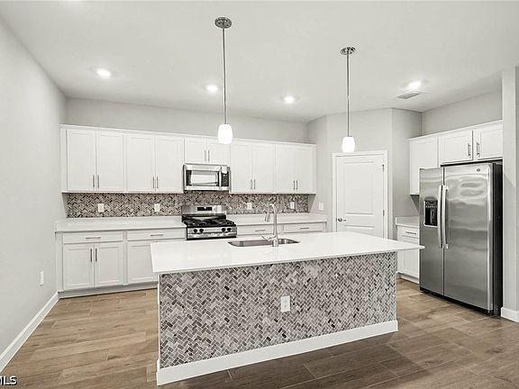 3rd image of 14864 White Pearl Rd