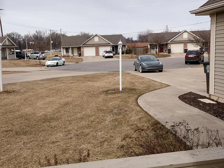 1921 Beechmont Dr — Photo 17