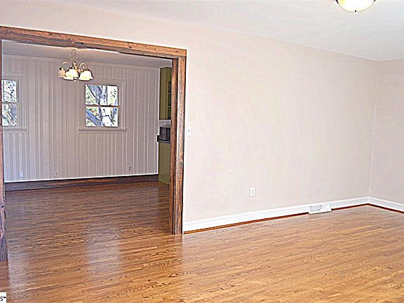 4th image of 127 Hiwassee Dr