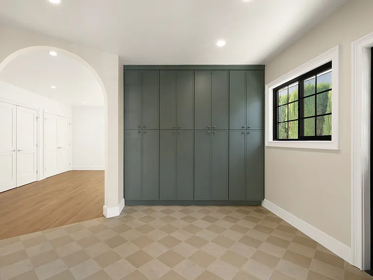 211 S Formosa Ave — Photo 10