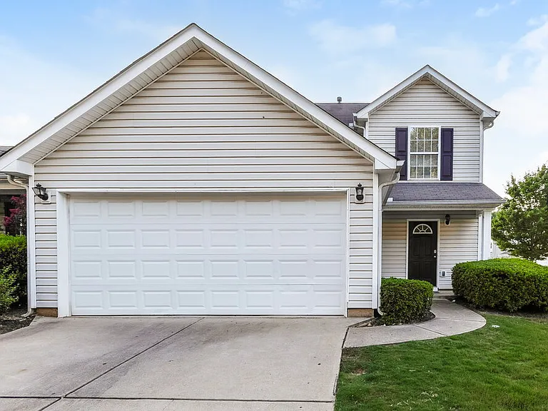 320 Arrowhead Dr — Photo 1