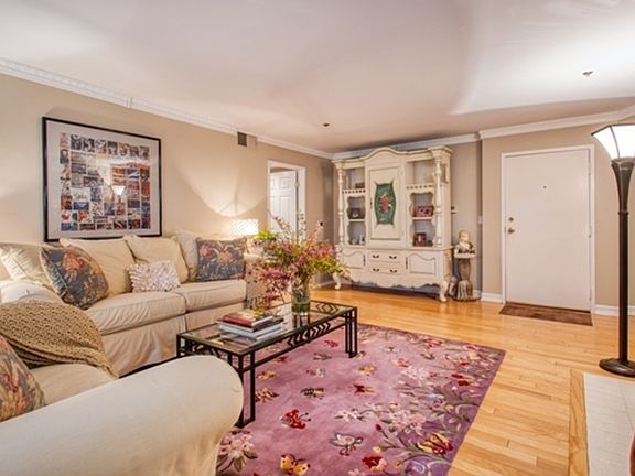 2nd image of 1731 Barry Ave APT 106