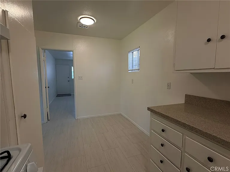 248 S Redwood Ave — Photo 3
