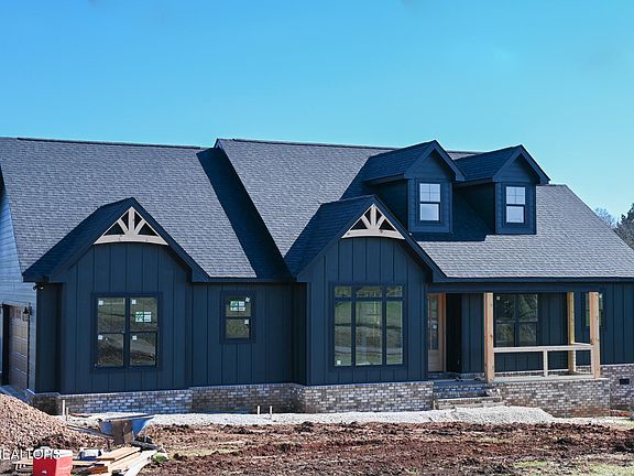 2nd image of 1430 Maple Ln