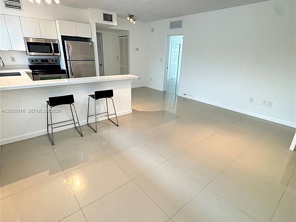 3rd image of 8035 Crespi Blvd APT 2