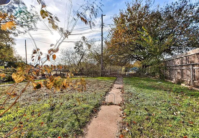 605 W Clarke St — Photo 41
