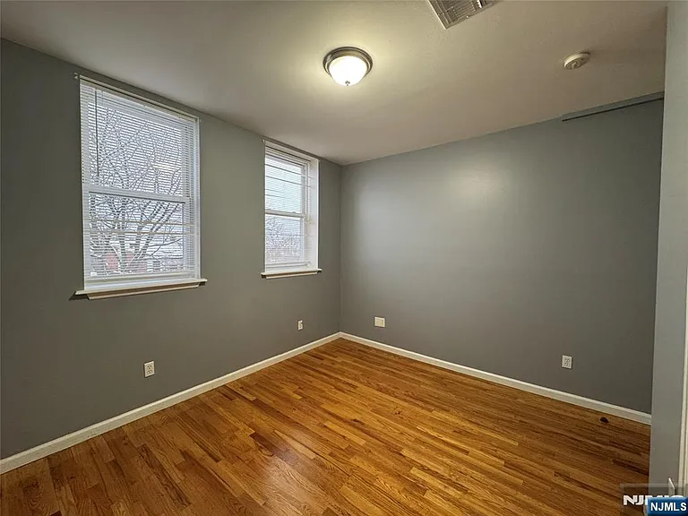 610 Devon St — Photo 28