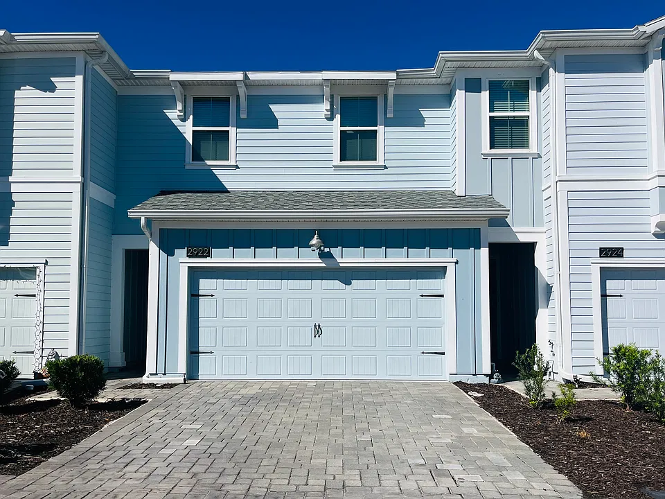 2922 Sentence St