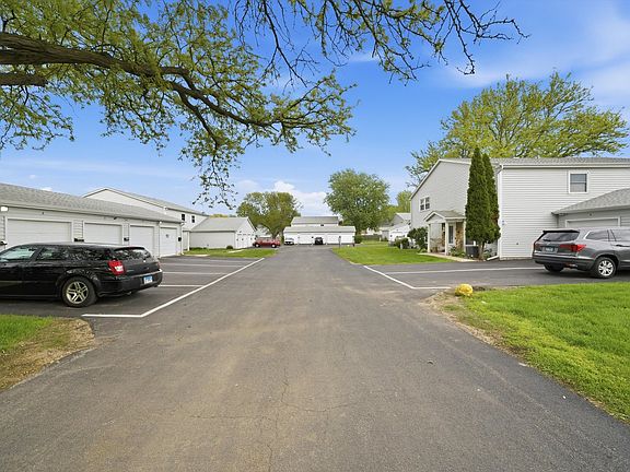 3rd image of 1331 N Glen Cir APT D