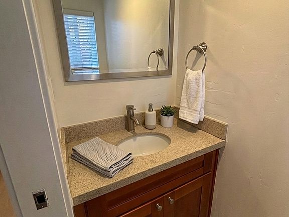 4th image of 190 E Okeefe St APT 13