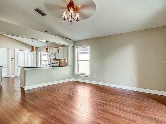 5th image of 625 Somerstone Dr