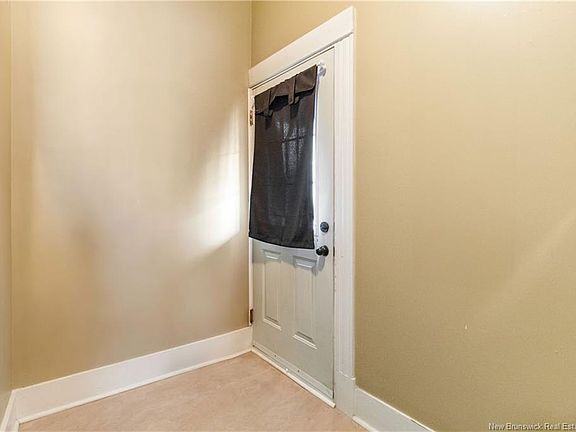 2nd image of 142 Dufferin St