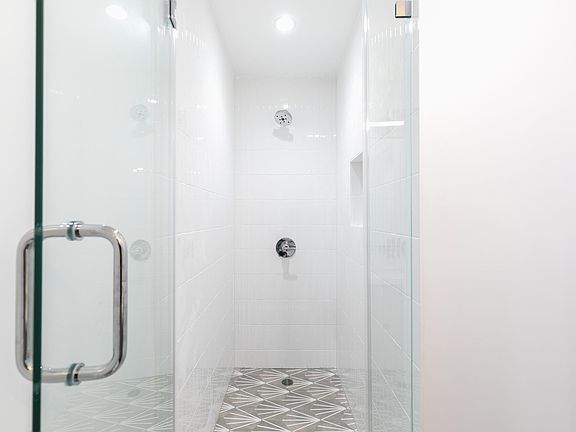 5th image of 3701 Hughes Ave #47534f448