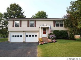 6 Brooktree Cir, Macedon, NY 14502