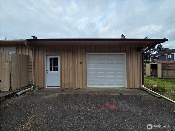 4th image of 3712 S 175th