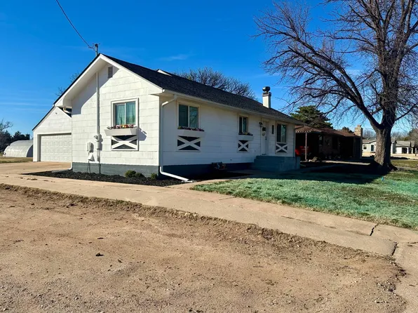 415 S 4th St, Kiowa, KS 67070