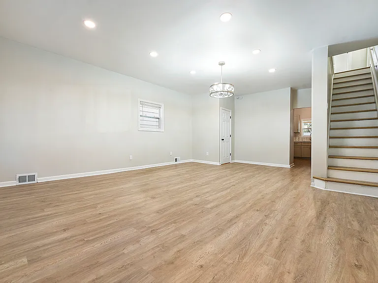 440 Ruxton St — Photo 3
