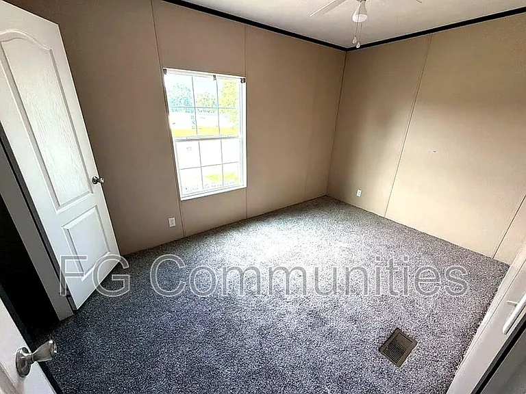 112 Cloverleaf Ct — Photo 9