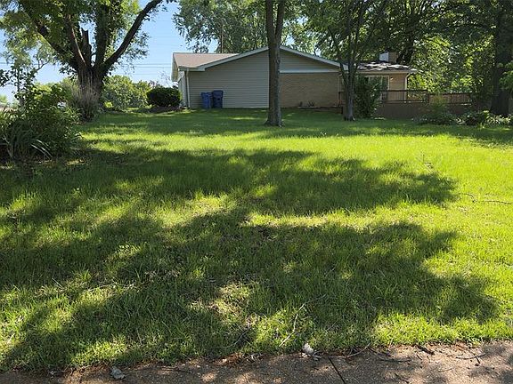 5th image of 660 Herbst Dr